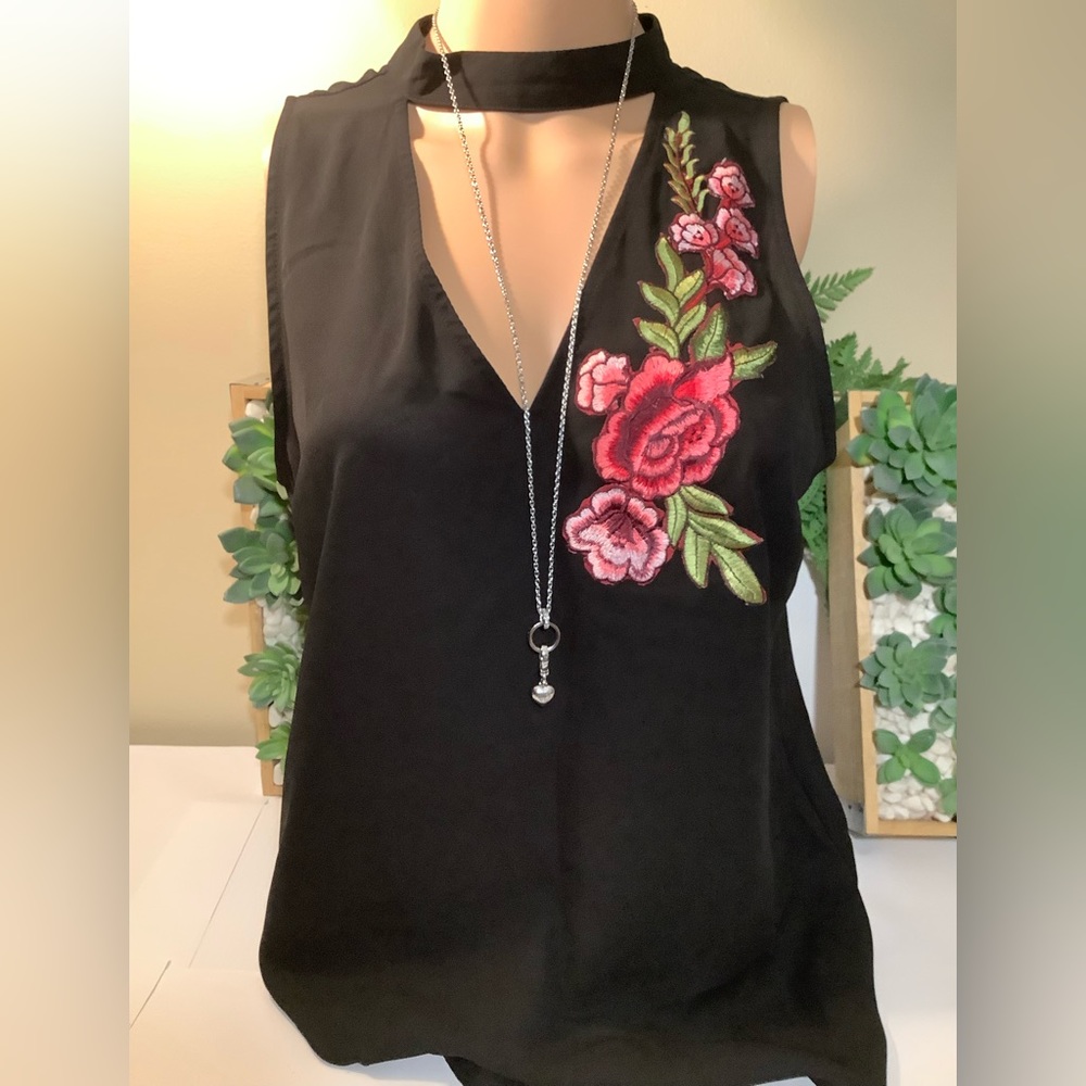 Candie's Floral Embroiderd Top NWT